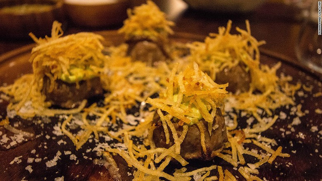 Đầu bếp Thổ Nhĩ Kỳ gây sốt với màn rắc muối "siêu gợi cảm" ảnh 3