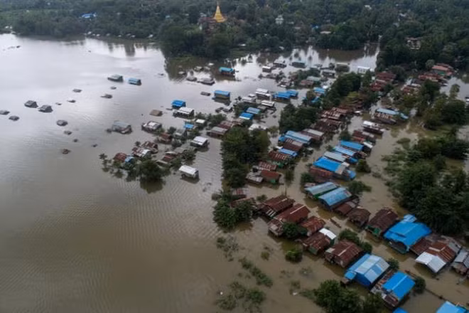 Hàng chục nghìn người ở Myanmar sơ tán do lũ lụt hoành hành ảnh 1