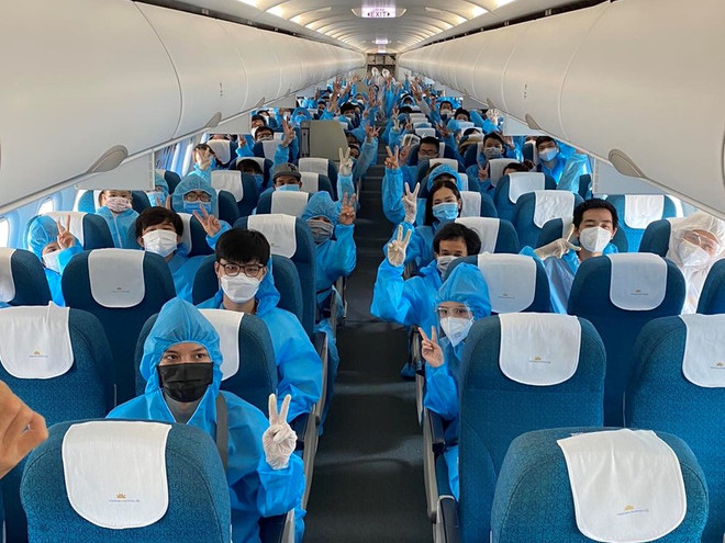 Vietnam Airlines đưa hơn 600 người dân Đà Nẵng trở về từ TP.HCM ảnh 1