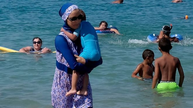Pháp: Thị trấn Sisco không bỏ lệnh cấm mặc đồ bơi burkini ảnh 1