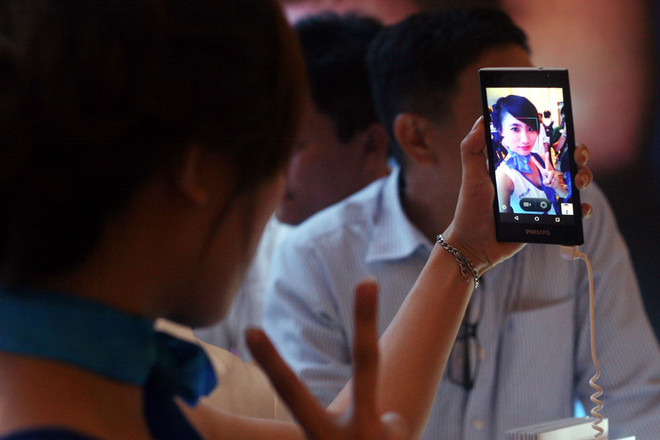 Philips ra mắt dòng điện thoại selfie “8 chấm” có mức giá hấp dẫn ảnh 4