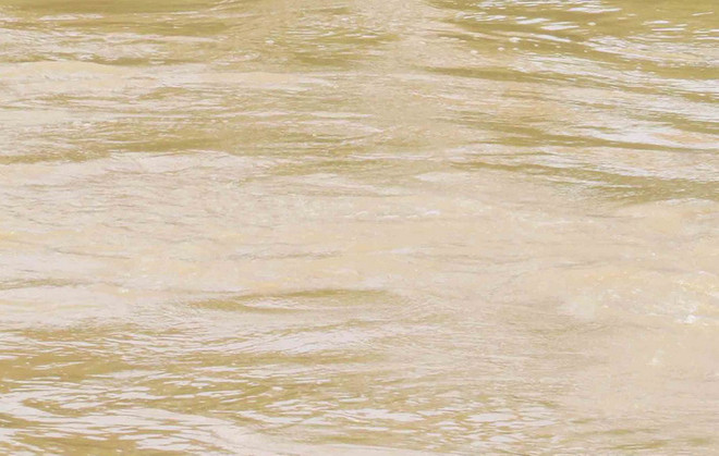 Trượt ổ gà ngã xuống kênh, 2 chị em ruột chết đuối thương tâm ảnh 1