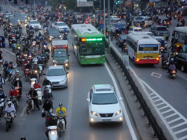 Thay 16 xe buýt chất lượng cao cho tuyến Bờ Hồ-Cầu Giấy-Bờ Hồ ảnh 1