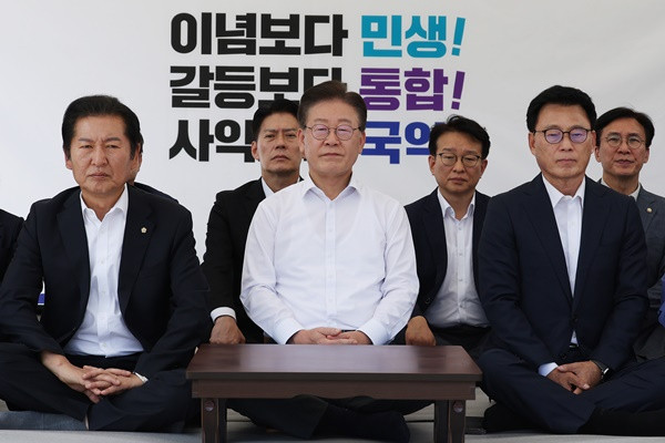 Chủ tịch Đảng Dân chủ đối lập ở Hàn Quốc ngừng tuyệt thực ảnh 1