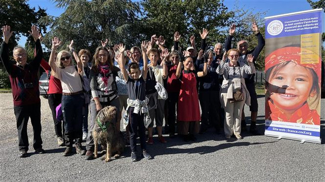 Người dân Pháp đi bộ gây quỹ ủng hộ trẻ em Việt Nam và Mông Cổ ảnh 4