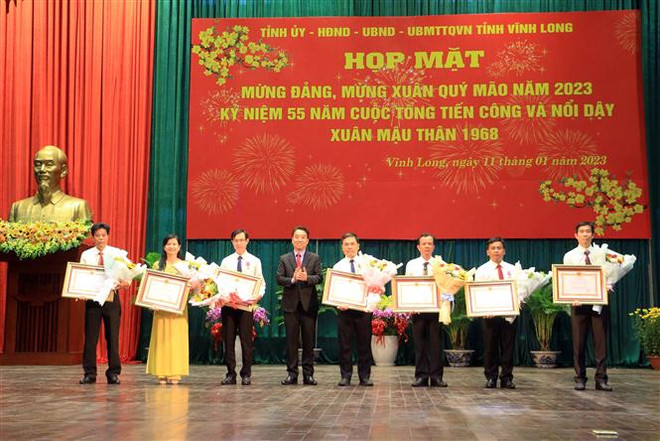 Vĩnh Long: Trao Huy hiệu Đảng đợt 3/2 tặng các đảng viên cao tuổi ảnh 1