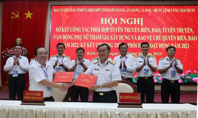 Vùng 5 Hải quân phối hợp với 3 tỉnh tuyên truyền chủ quyền biển đảo ảnh 1