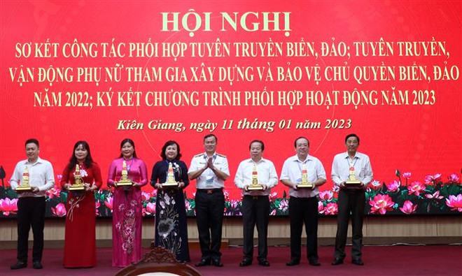 Vùng 5 Hải quân phối hợp với 3 tỉnh tuyên truyền chủ quyền biển đảo ảnh 2