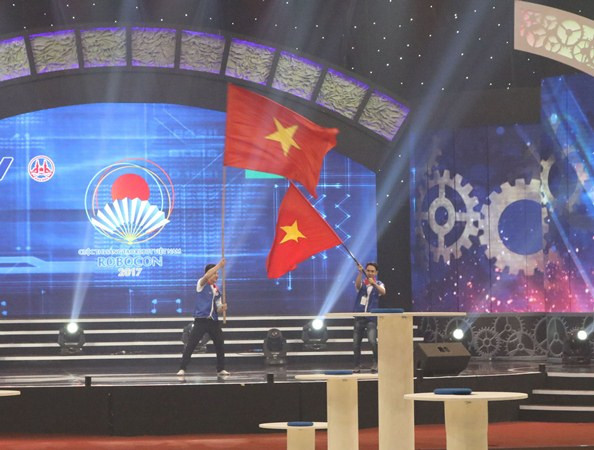 LH-Lightning vô địch cuộc thi sáng tạo Robot Việt Nam năm 2017 ảnh 1