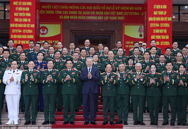 Tổng Bí thư Tô Lâm với các đại biểu. (Ảnh: Thống Nhất/TTXVN) TTXVN_1212 Tong Bi thu 7.jpg