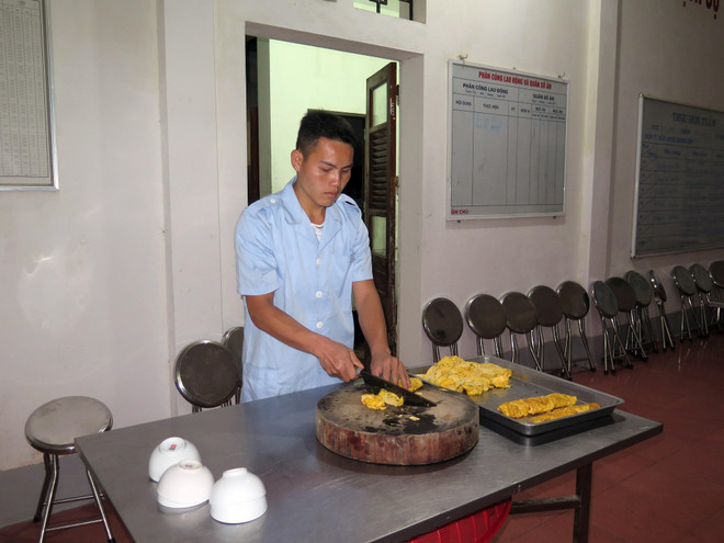 Những bữa sáng ấm lòng cho học sinh nơi vùng cao Lóng Sập ảnh 2