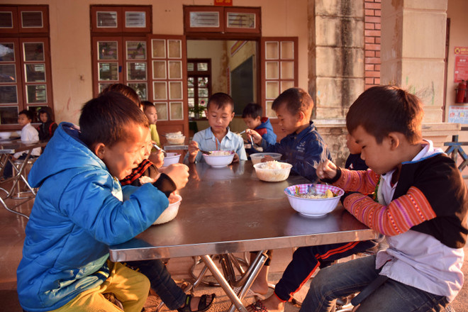 Những bữa sáng ấm lòng cho học sinh nơi vùng cao Lóng Sập ảnh 1