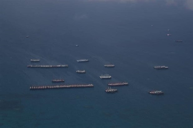 Tàu Trung Quốc ở Biển Đông. (Nguồn: AFP/TTXVN) Học giả: Từ phán quyết PCA đến 'ngoại giao chiến lang' của Trung Quốc ảnh 1