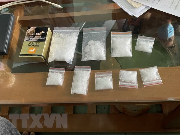 Bắt 2 vợ chồng tàng trữ trái phép chất ma túy và vi phạm Chỉ thị 16 ảnh 1