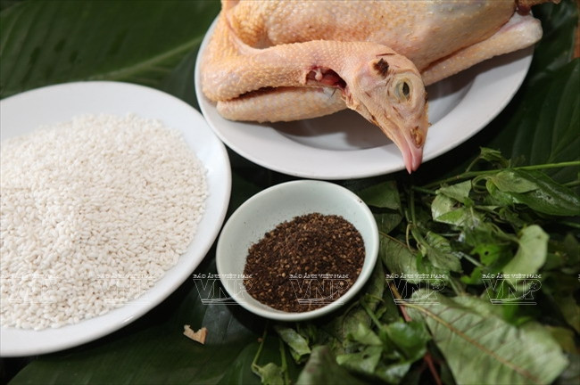 Về Mai Châu thưởng thức món xôi tím gà nướng mắc khén ảnh 1