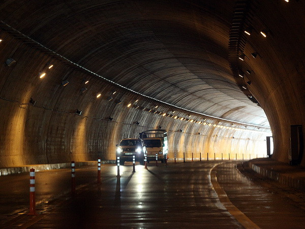 Người dân ngăn cản thi công hầm cao tốc Đà Nẵng-Quảng Ngãi ảnh 1