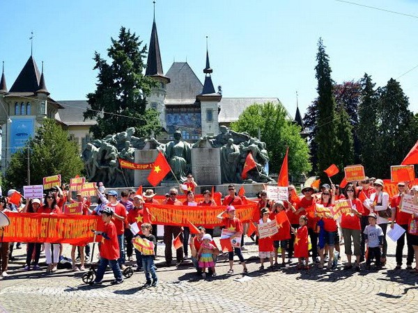 Thụy Sĩ: Tuần hành phản đối hành động leo thang của Trung Quốc ảnh 1