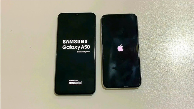 iPhone 11 của Apple và Galaxy A50 của Samsung. Vì sao giá bán điện thoại thông minh luôn tăng mà không giảm? ảnh 2