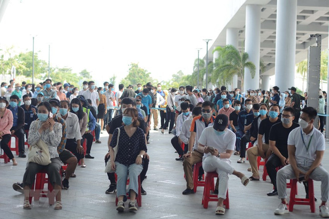 Đà Nẵng xét nghiệm cho hơn 2.000 nhân viên làm việc tại sân bay ảnh 1