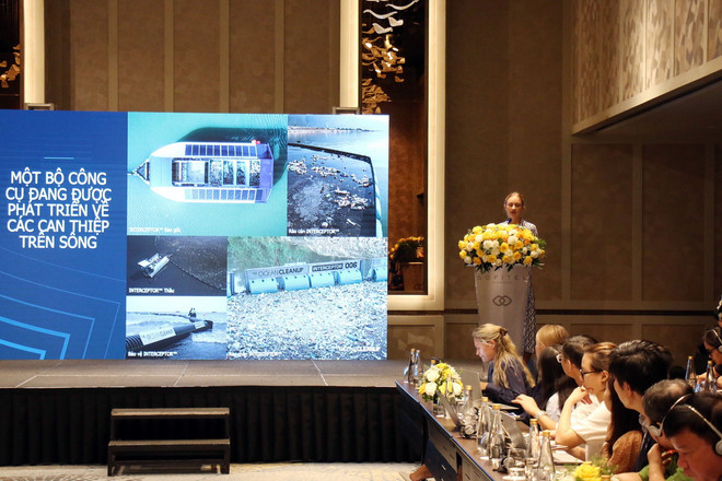 ttxvn hoi_thao_thuc_day_cac_giai_phap_ben_vung_thu_gom_rac_thai_tren_song_kenh_rach2_resize.jpg