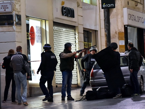 Mỹ khẳng định sát cánh với Pháp trong cuộc chiến chống khủng bố ảnh 1