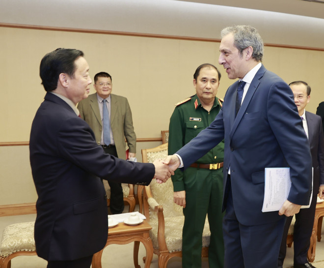 Phó Thủ tướng Trần Hồng Hà tiếp ông Olivier Michalon, Phó Chủ tịch điều hành Tập đoàn Airbus Helicopters Toàn cầu. (Ảnh: Văn Điệp/TTXVN) TTXVN_2003Airbus2.jpg