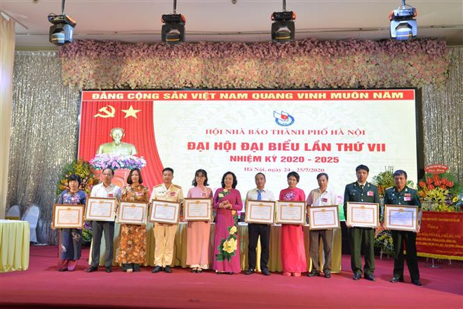 Xây dựng đội ngũ báo chí thủ đô có đạo đức nghề nghiệp và trách nhiệm ảnh 1