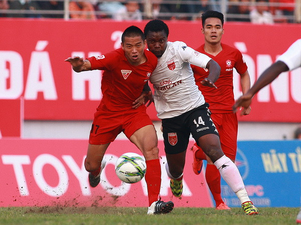 Sân Lạch Tray và Pleiku bị phạt tiền, HLV Hà Nội bị đình chỉ ảnh 1