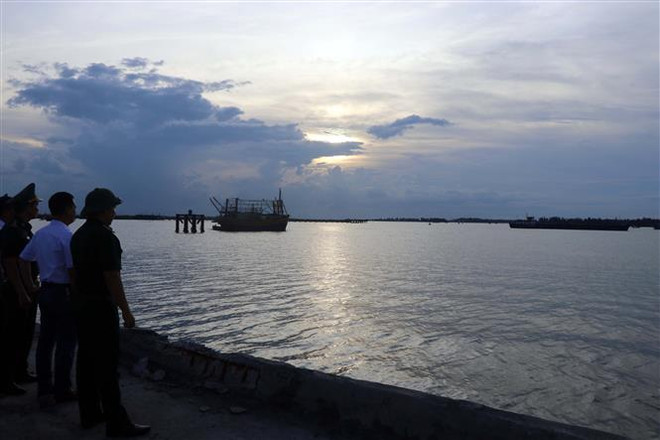 TP.HCM: Hai tàu hàng hư hại sau khi va chạm trên sông Lòng Tàu ảnh 1