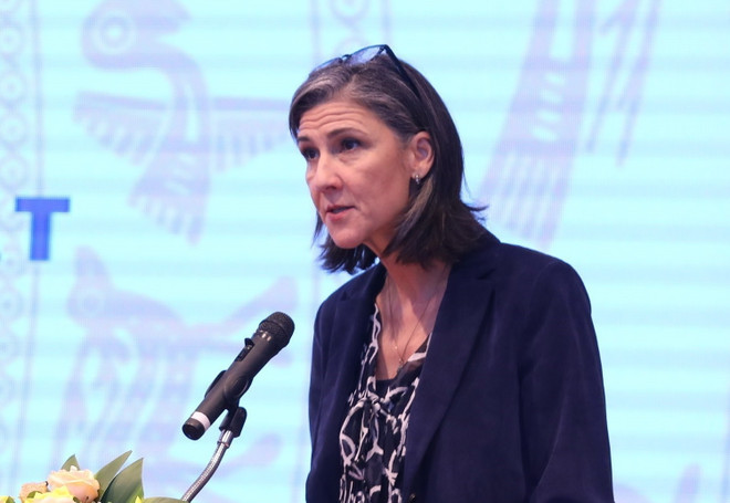 Đại diện thường trú Chương trình Phát triển Liên hợp quốc UNDP Ramla Khalid. (Ảnh: Hoàng Hiếu/TTXVN) UNDP cam kết hỗ trợ Việt Nam chuyển đổi năng lượng xanh ảnh 1