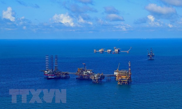 Giàn khoan của Liên doanh Vietsovpetro tại mỏ Bạch Hổ thuộc PVN. (Ảnh: Huy Hùng/TTXVN) Liên doanh Việt-Nga Vietsovpetro - Hành trình 40 năm “tìm lửa” ảnh 2