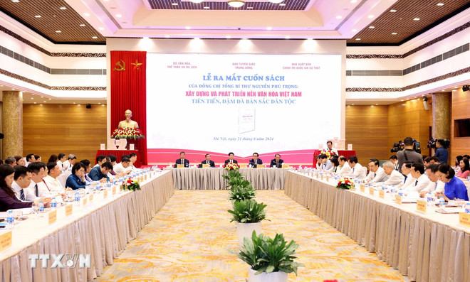 Lễ ra mắt cuốn sách của Tổng Bí thư Nguyễn Phú Trọng “Xây dựng và phát triển nền văn hoá Việt Nam tiên tiến, đậm đà bản sắc dân tộc”. (Ảnh: Phương Hoa/ TTXVN) 2807sachvanhoa.jpg