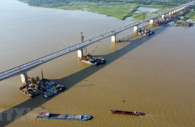 Quy hoạch Phân khu Đô thị sông Hồng đã được Ủy ban Nhân dân thành phố Hà Nôi phê duyệt là điều kiện thuận lợi để phát triển sông Hồng thành trục cảnh quan quan trọng, đặc biệt là khu vực bãi giữa. (Nguồn: TTXVN) 2711baigiua2.jpg