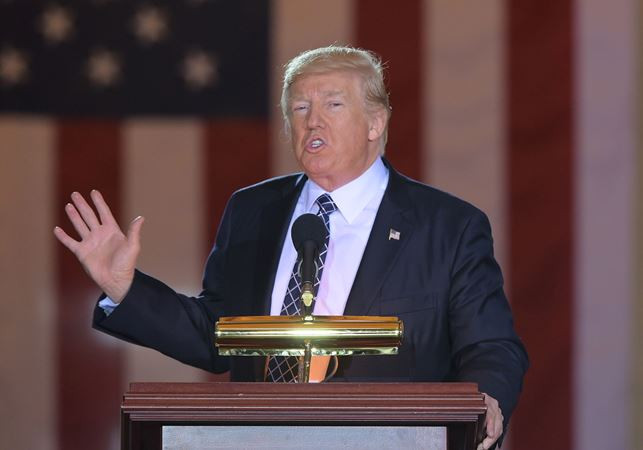 Tổng thống Mỹ Donald Trump công bố gói chính sách thuế mới ảnh 1