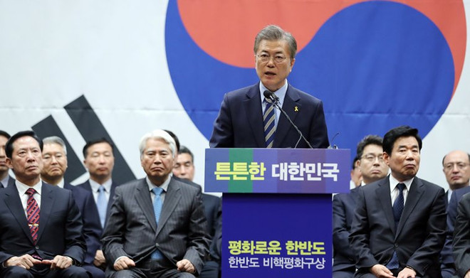 Bầu cử Hàn Quốc:​ Ông Moon Jae-in nới rộng khoảng cách với đối thủ ảnh 1