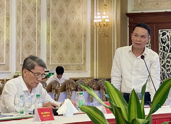 Phó Chủ tịch Thường trực Hội Nhà báo Việt Nam Nguyễn Đức Lợi phát biểu chỉ đạo tại Tọa đàm. (Ảnh: Minh Huệ/TTXVN) Báo chí quảng bá, kết nối phát triển du lịch vùng Đồng bằng Sông Hồng ảnh 3