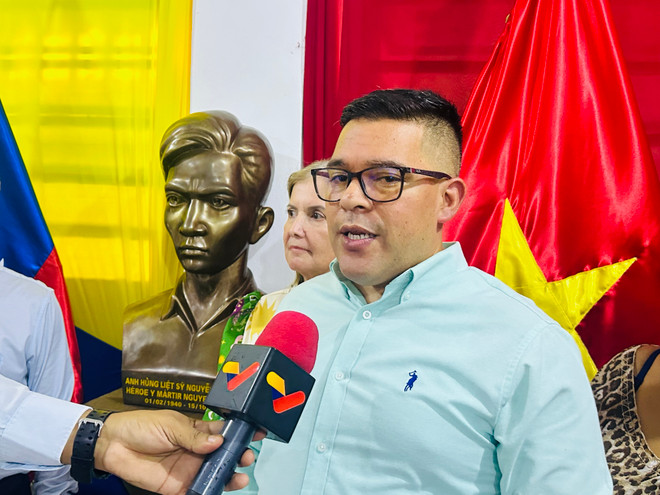 TTXVN_1410 Venezuela Nguyen van troi 2.jpg