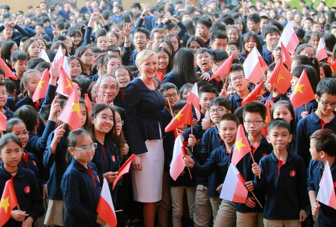 Phu nhân Tổng thống Ba Lan thăm Trường Marie Curie Hà Nội ảnh 3