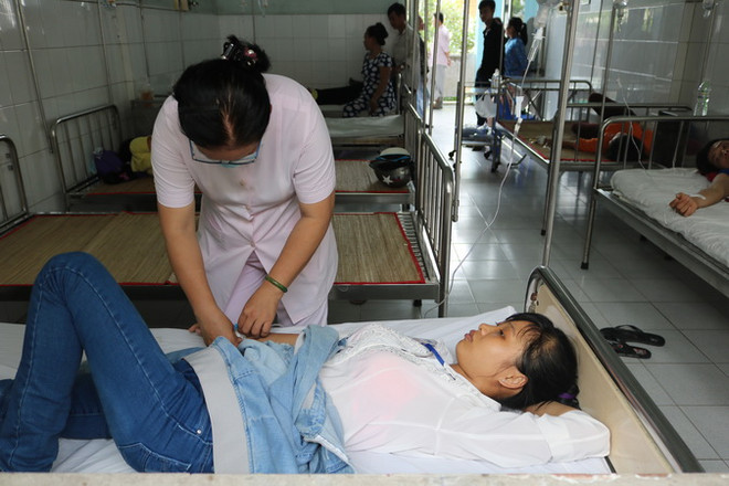 37 công nhân Công ty LG-Display nhập viện cấp cứu sau khi ăn ca đêm ảnh 1