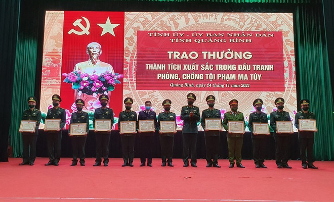 Biểu dương lực lượng phá vụ vận chuyển trái phép 304.000 viên ma túy ảnh 1