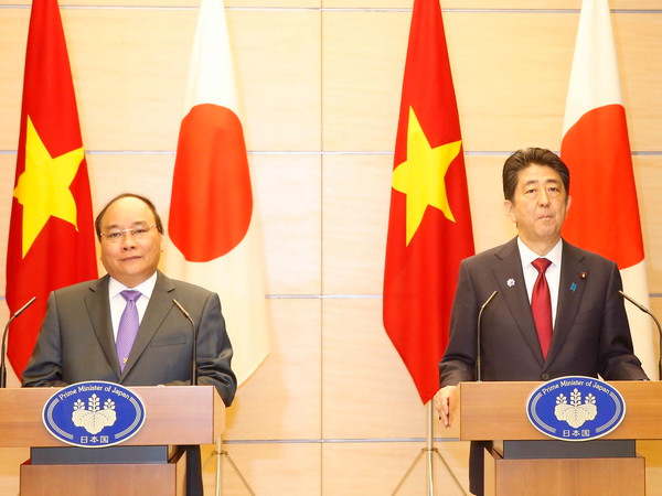 Thủ tướng Nguyễn Xuân Phúc và Thủ tướng Nhật Bản chủ trì họp báo chung ảnh 1