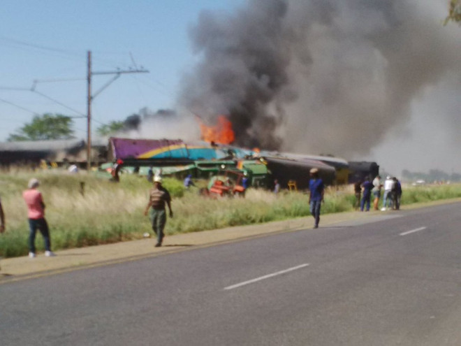 Tai nạn đường sắt tại Nam Phi khiến hơn 40 người thương vong ảnh 1