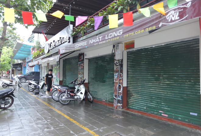 COVID-19: Người dân Hà Nội nghiêm túc thực hiện đóng cửa hàng quán ảnh 1