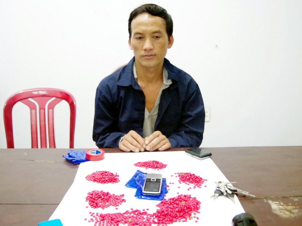 Bắt giữ đối tượng tàng trữ trái phép 1.400 viên ma túy đá ảnh 1