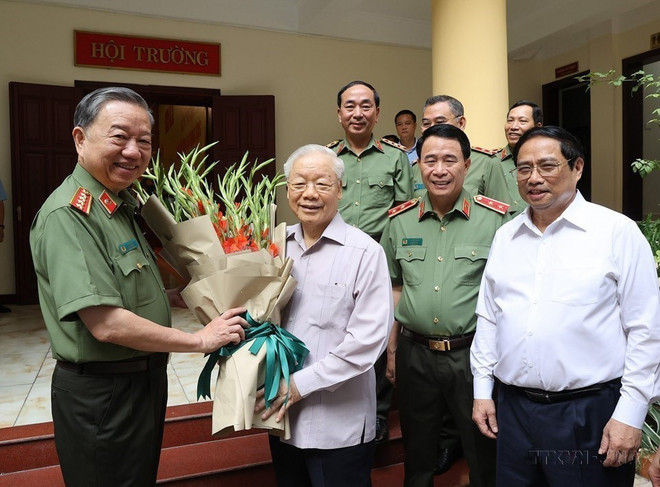 Tổng Bí thư Nguyễn Phú Trọng dự và chỉ đạo Hội nghị Đảng ủy Công an Trung ương 6 tháng đầu năm 2023 (Hà Nội, 15/6/2023). (Ảnh: Trí Dũng/TTXVN ttxvn_tong_bi_thu_nguyen_phu_trong_cong_an_va_quan_doi_2107.jpg