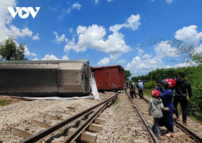 Quảng Trị: Khẩn trương khắc phục sự cố một tàu hỏa chở hàng bị lật ảnh 1