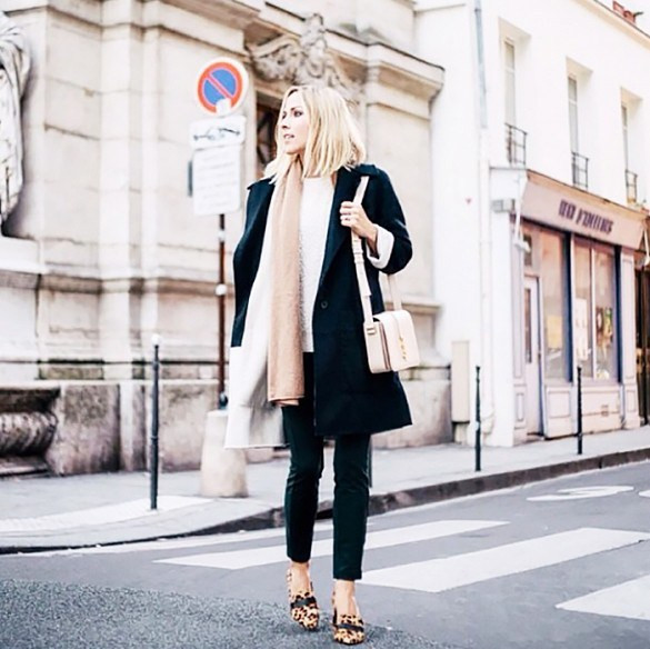 Áo khoác dáng dài sành điệu được "sao" ưa chuộng trong mùa lạnh ảnh 4
