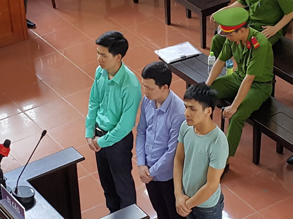 Phiên tòa xét xử bác sỹ Hoàng Công Lương. (Ảnh: Thanh Hải/TTXVN) Giải đáp về những vụ án được quan tâm trong thời gian qua ảnh 1