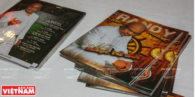 Chàng ca sỹ Mỹ và hành trình đi tìm người mẹ Việt không mệt mỏi ảnh 3