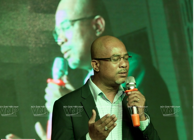 Chàng ca sỹ Mỹ và hành trình đi tìm người mẹ Việt không mệt mỏi ảnh 4